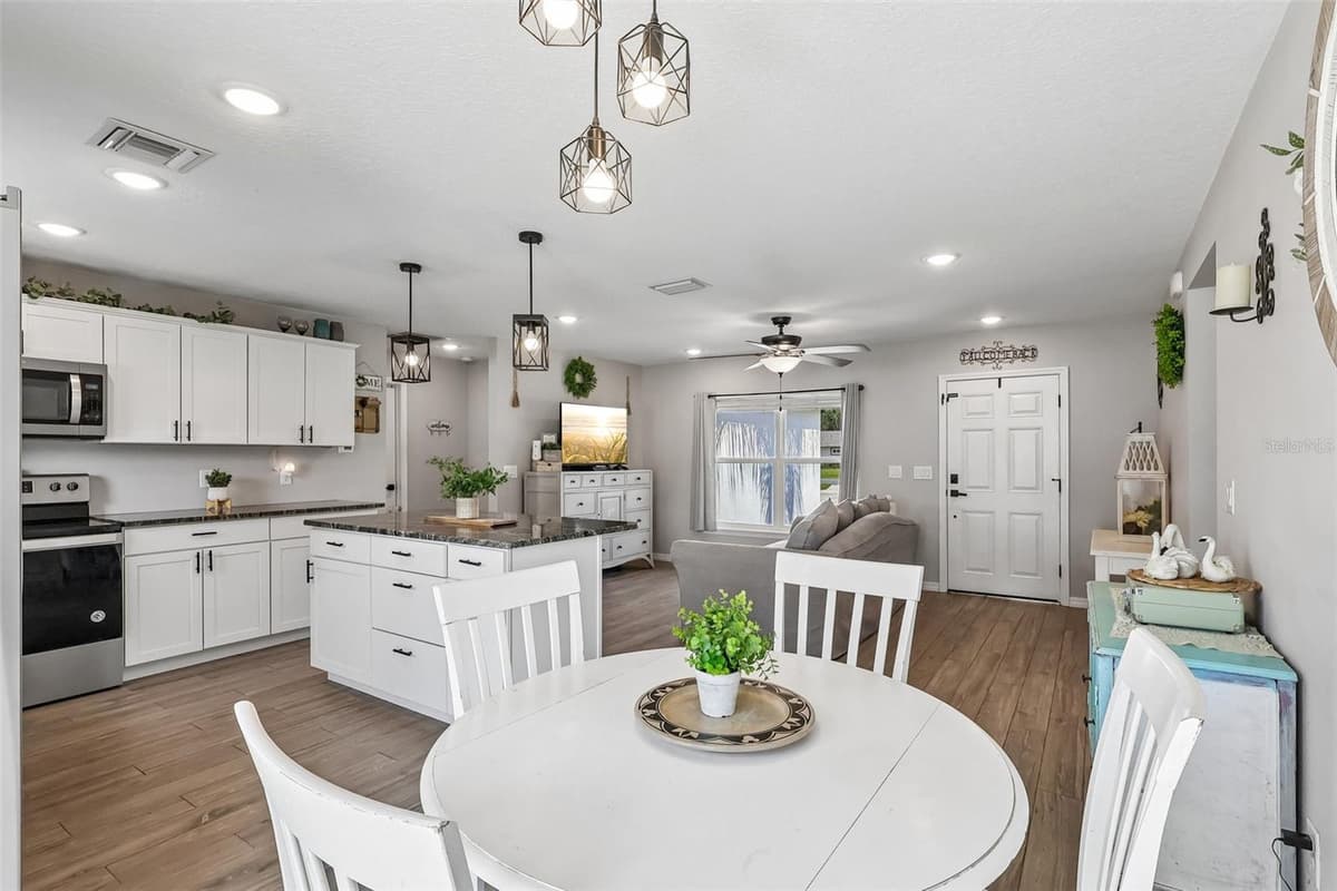 12020 VIRGINIA DRIVE — photo 10 of 35
