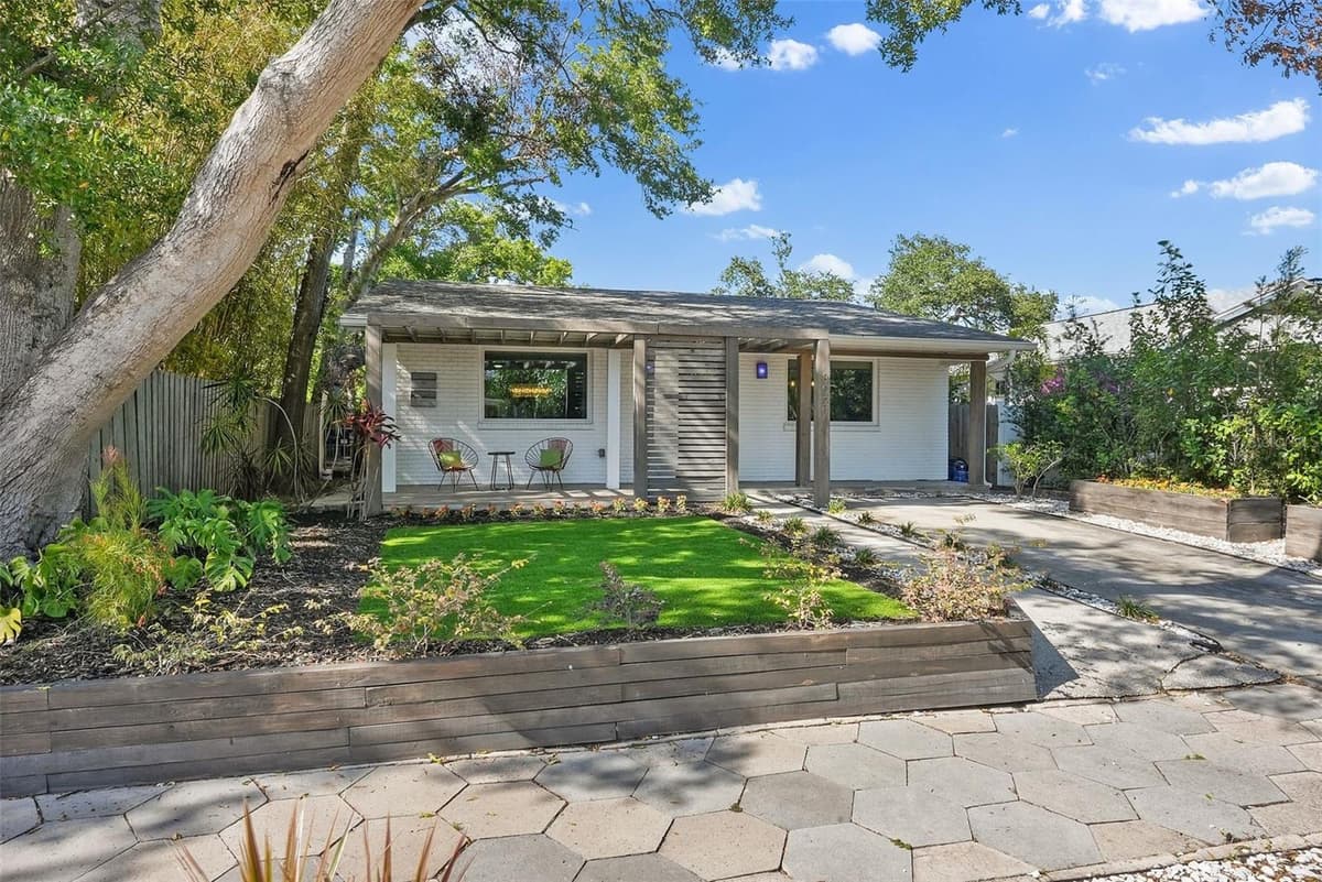 3027 BURLINGTON AVENUE — photo 4 of 53