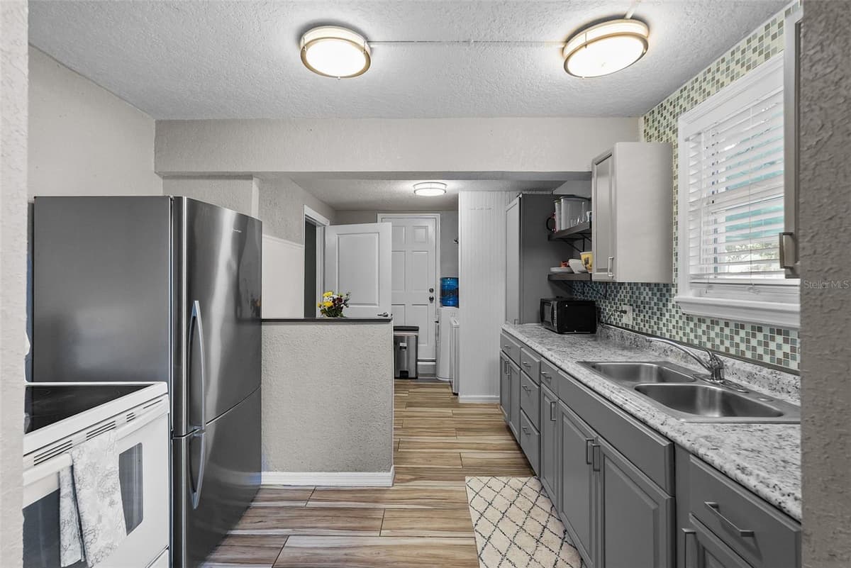 3027 BURLINGTON AVENUE — photo 36 of 53