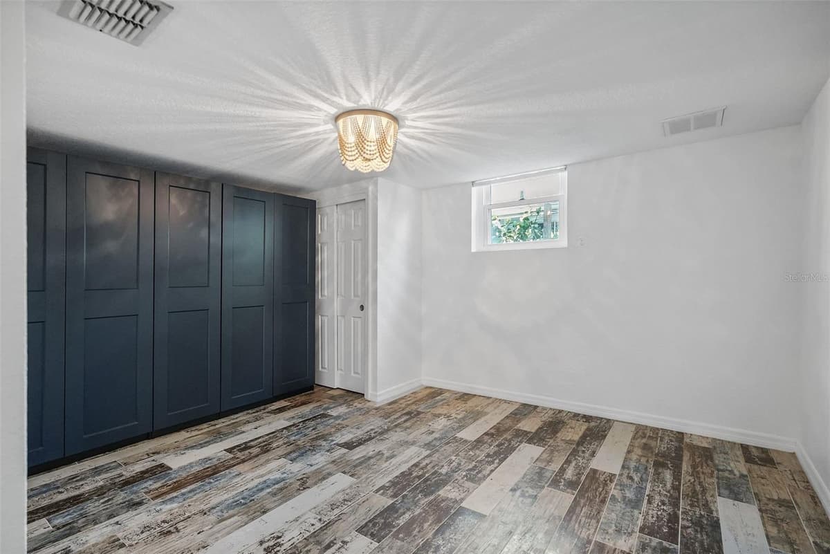 3027 BURLINGTON AVENUE — photo 15 of 53
