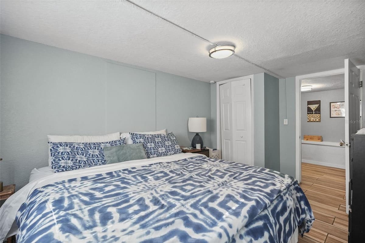 3027 BURLINGTON AVENUE — photo 31 of 53