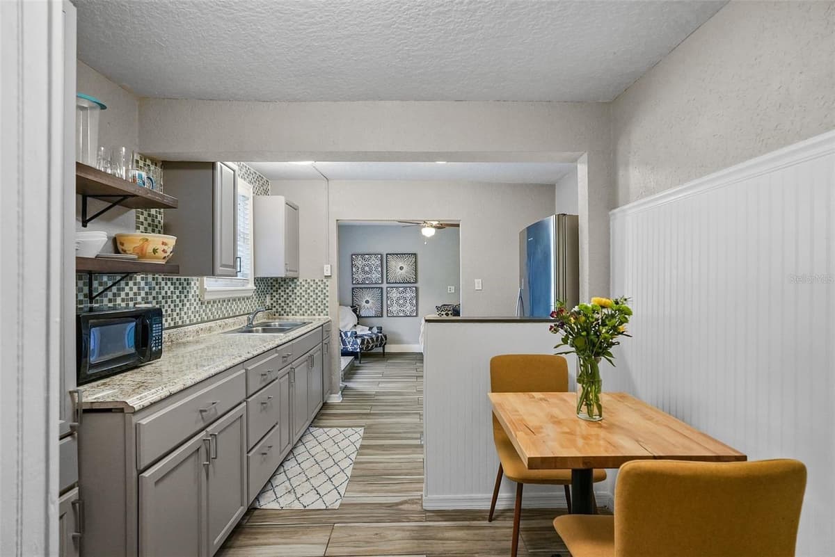 3027 BURLINGTON AVENUE — photo 37 of 53