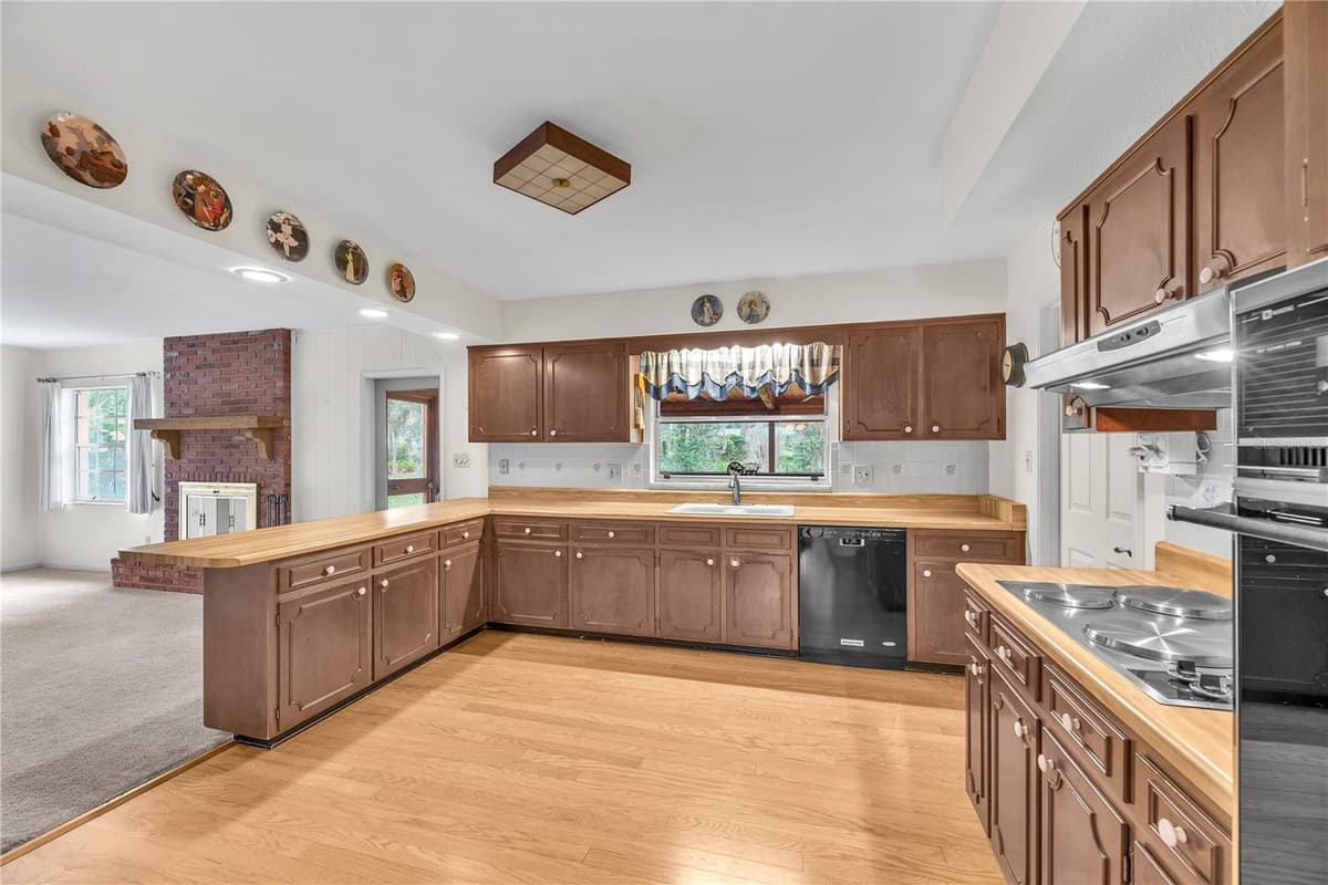 110 ASHBROOK DRIVE — photo 19 of 39