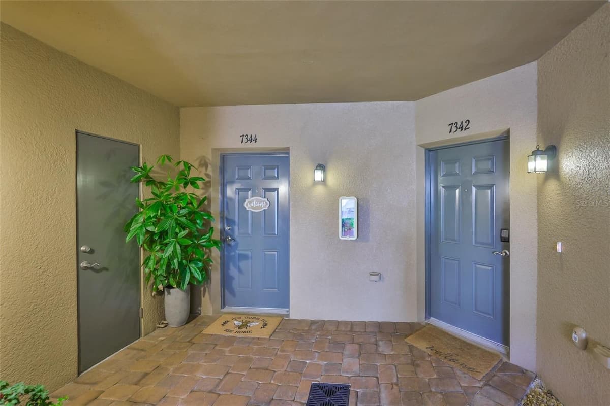 7344 SKYBIRD ROAD — photo 3 of 34