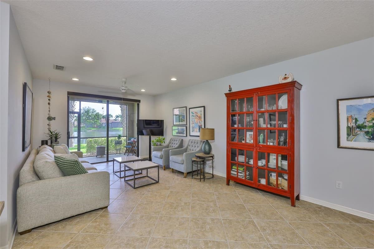 7344 SKYBIRD ROAD — photo 4 of 34