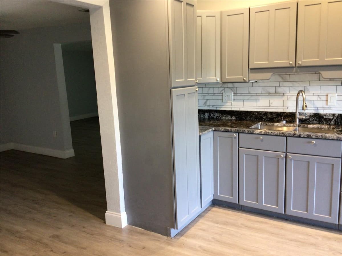 1010 DAKOTA AVENUE — photo 5 of 25