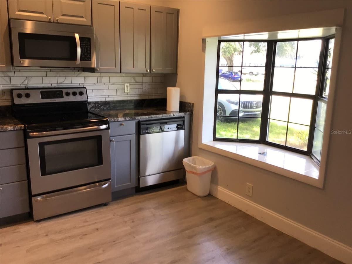 1010 DAKOTA AVENUE — photo 4 of 25