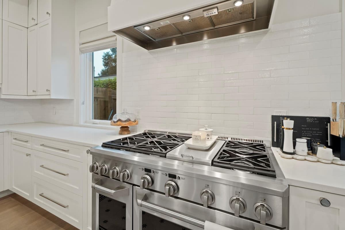 890 PHELPS AVENUE — photo 20 of 69