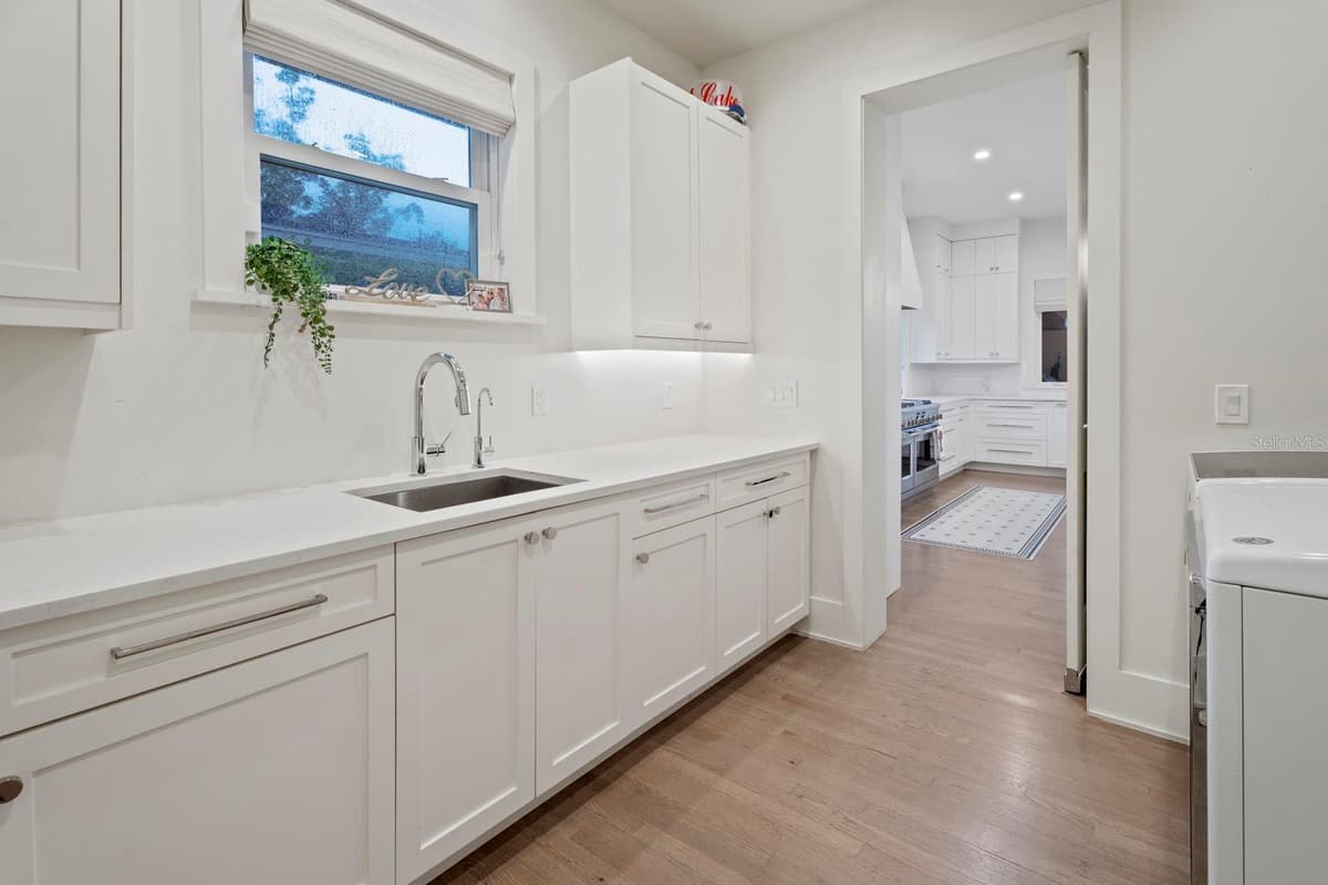 890 PHELPS AVENUE — photo 25 of 69
