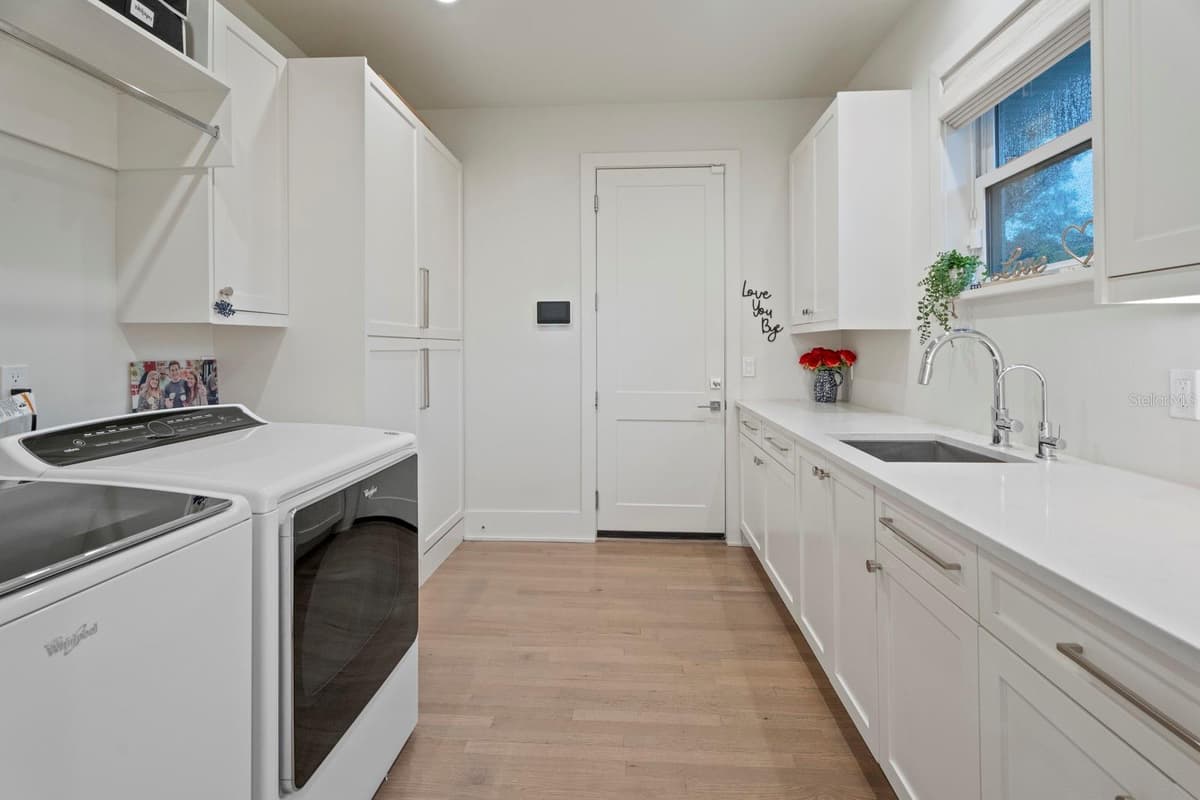 890 PHELPS AVENUE — photo 24 of 69