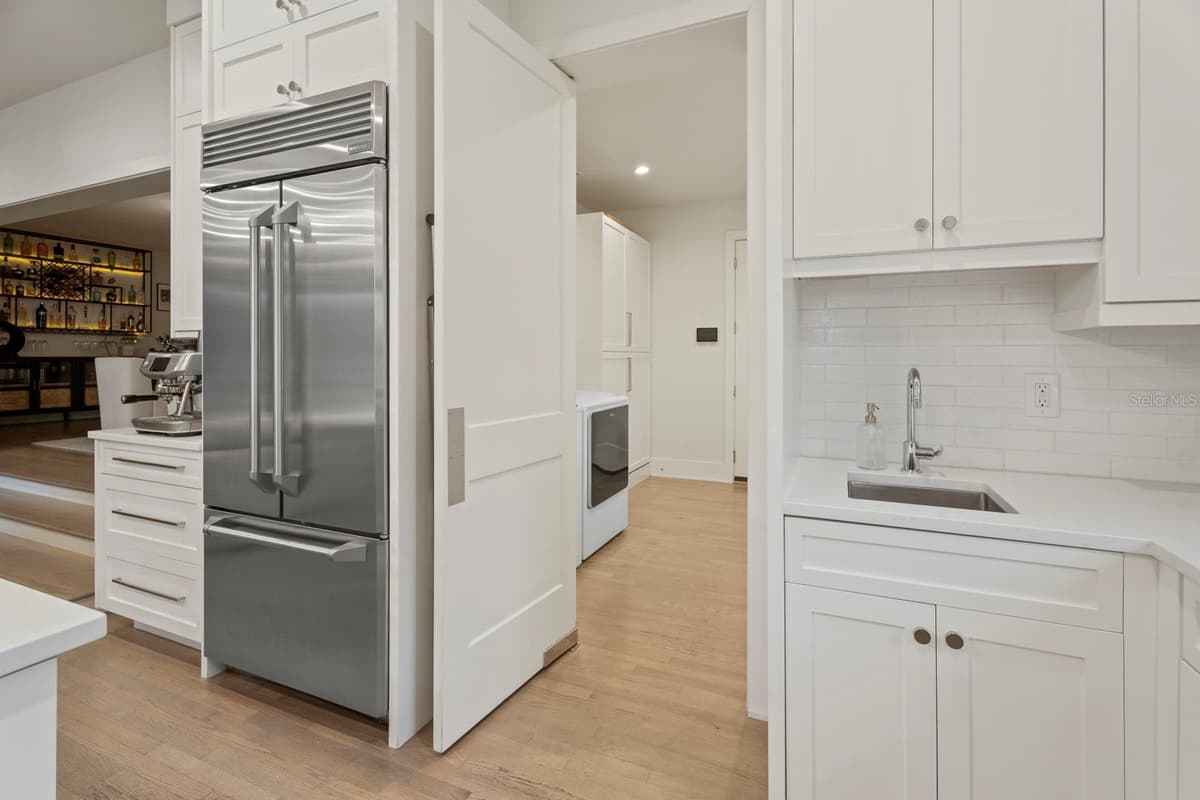 890 PHELPS AVENUE — photo 23 of 69