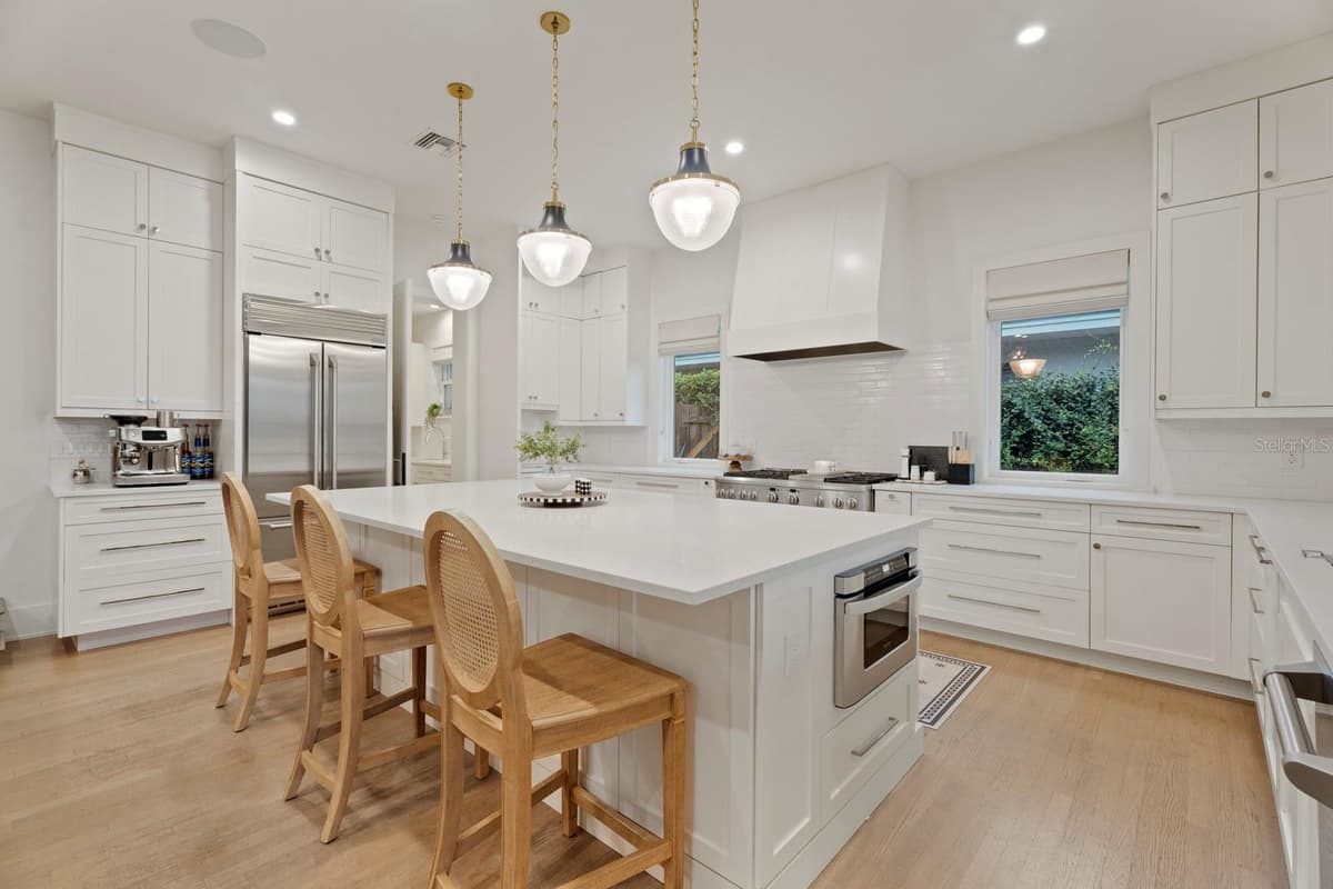 890 PHELPS AVENUE — photo 16 of 69