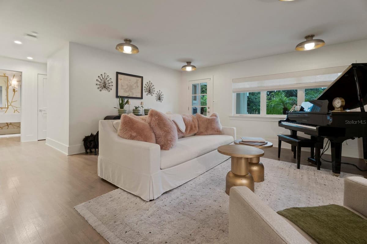 890 PHELPS AVENUE — photo 6 of 69