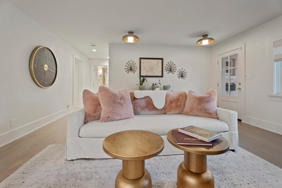 890 PHELPS AVENUE — photo 7 of 69