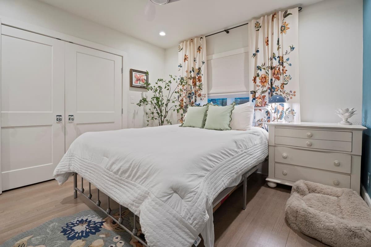 890 PHELPS AVENUE — photo 53 of 69