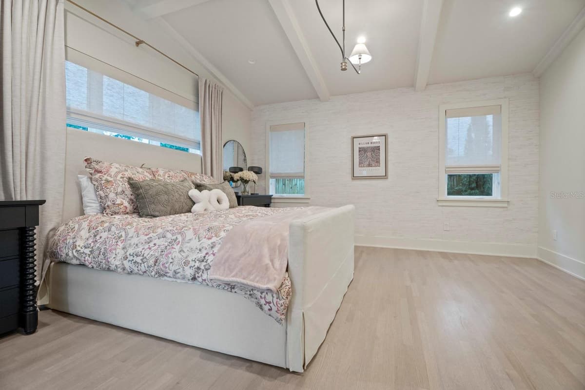 890 PHELPS AVENUE — photo 31 of 69