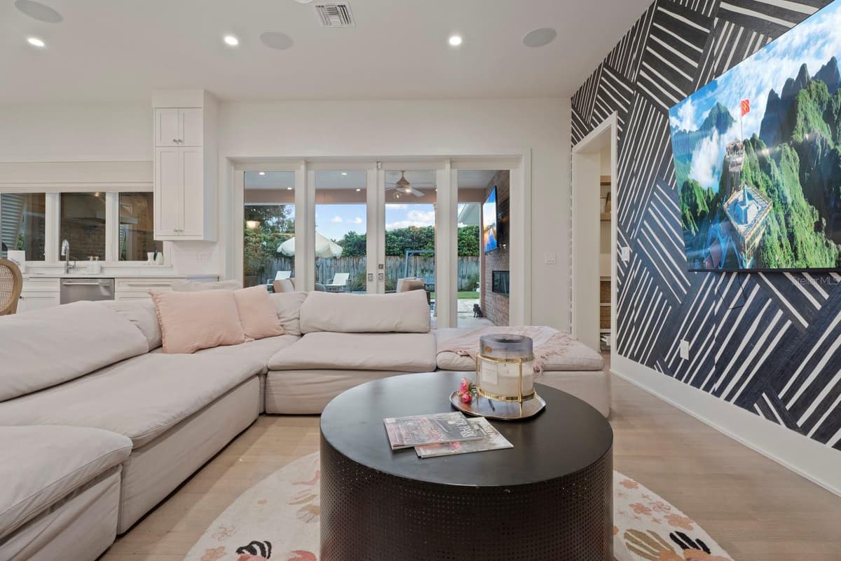 890 PHELPS AVENUE — photo 15 of 69