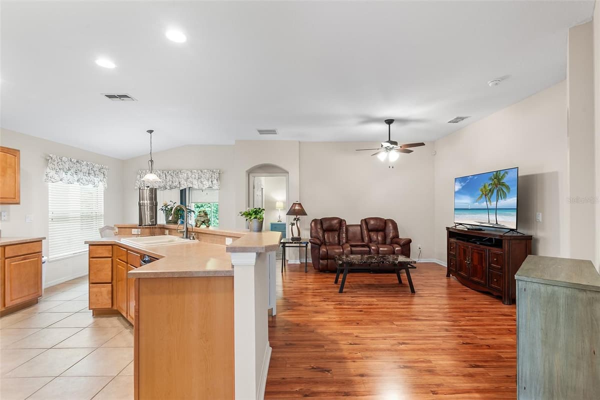 4134 BEDFORD AVENUE — photo 8 of 30