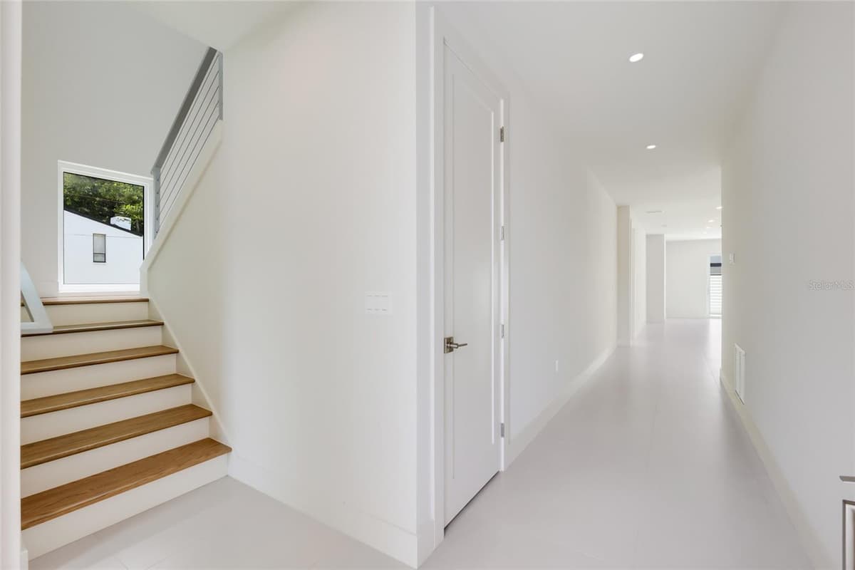 2596 FLOYD STREET — photo 3 of 31