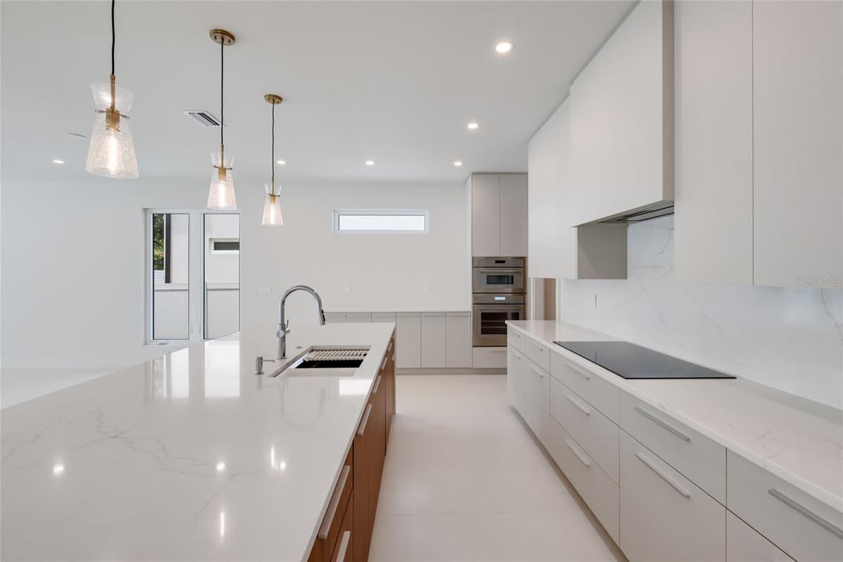 2596 FLOYD STREET — photo 9 of 31