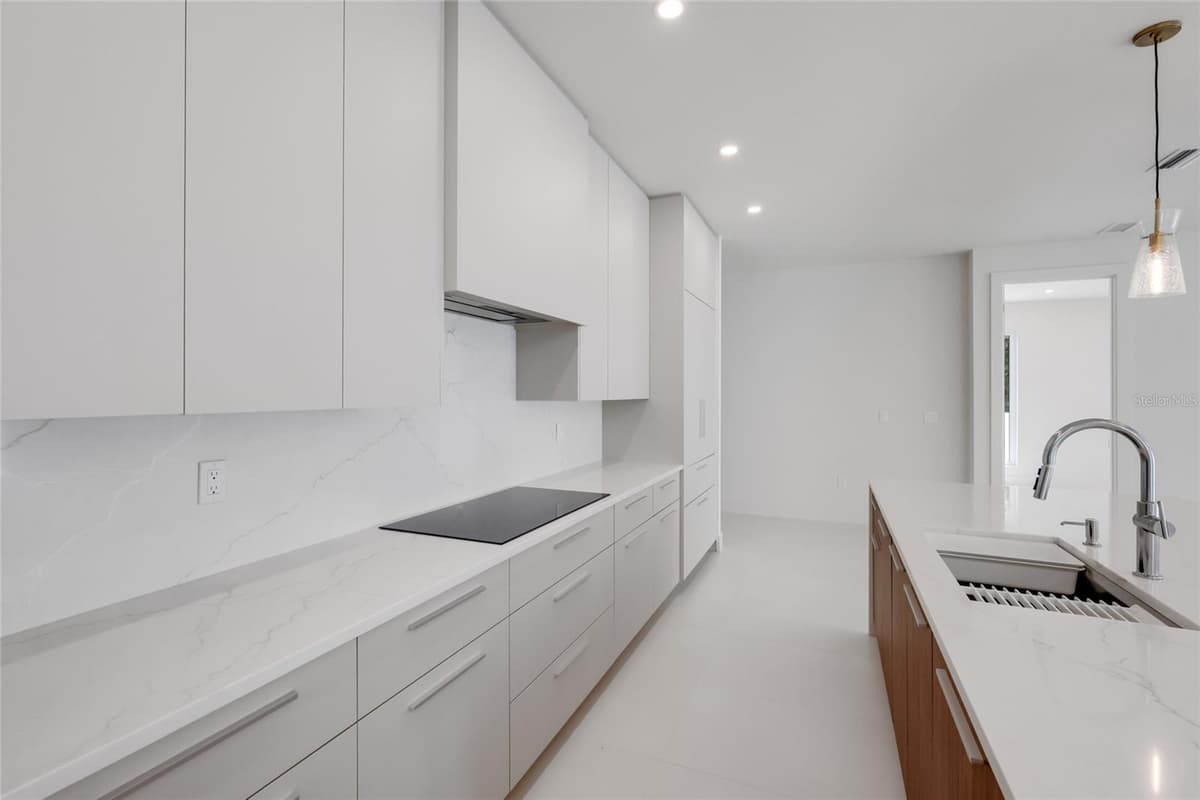 2596 FLOYD STREET — photo 8 of 31