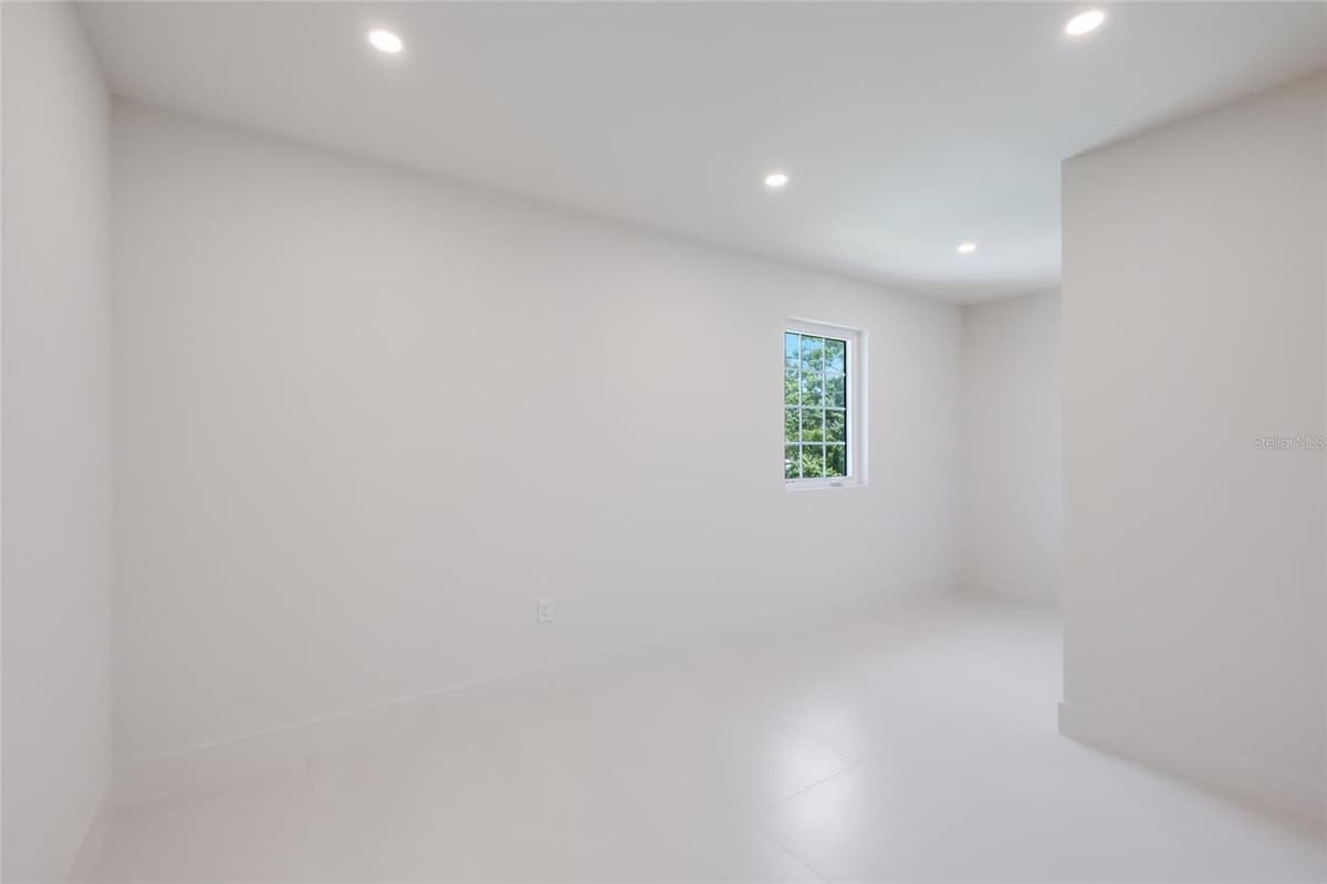 2596 FLOYD STREET — photo 17 of 31