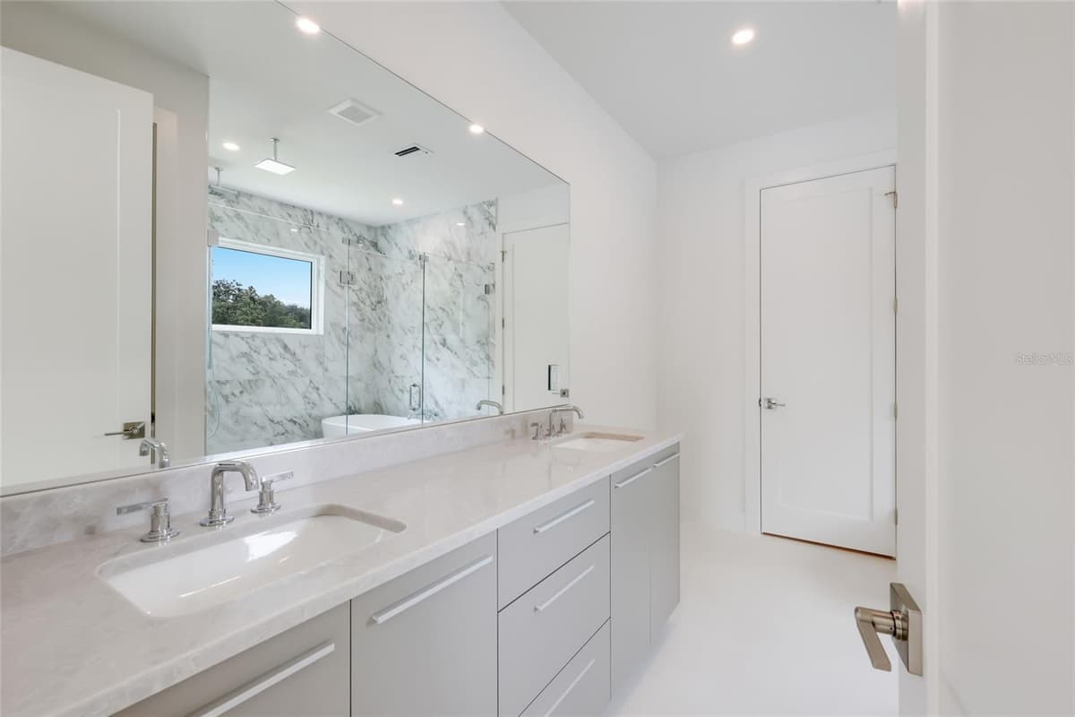2596 FLOYD STREET — photo 13 of 31