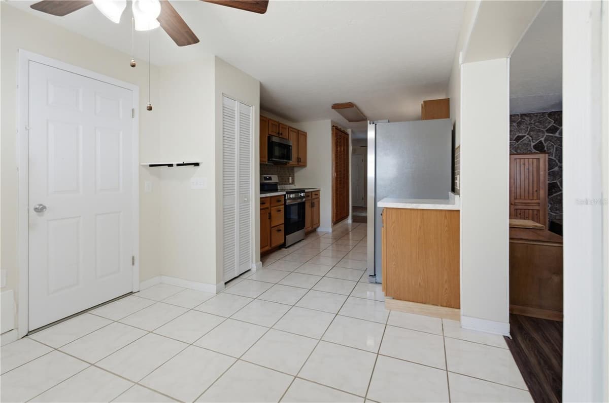 527 BOUNTY AVENUE — photo 7 of 29