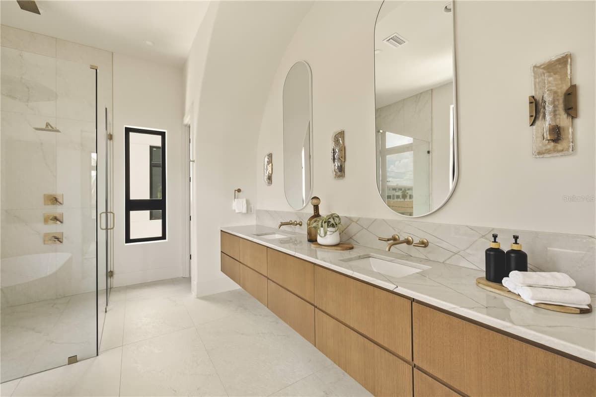 130 ADRIATIC AVENUE — photo 46 of 89