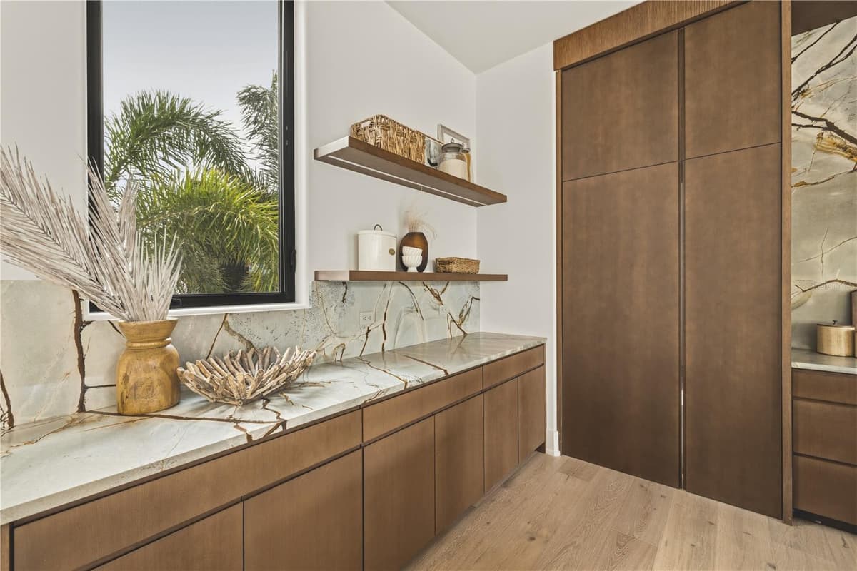 130 ADRIATIC AVENUE — photo 17 of 89