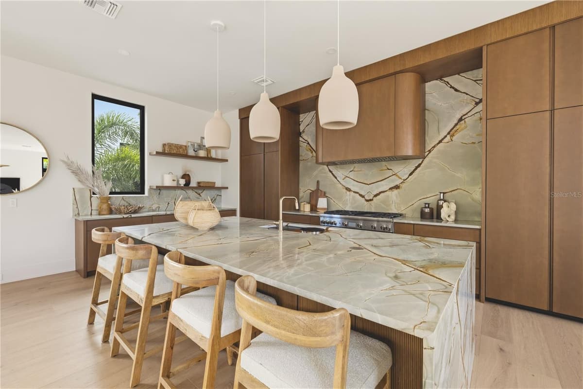 130 ADRIATIC AVENUE — photo 10 of 89