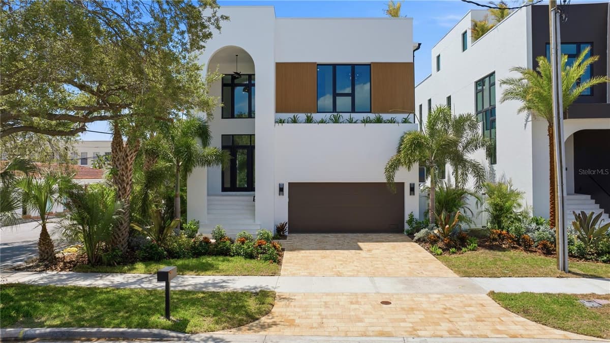 130 ADRIATIC AVENUE — photo 3 of 89