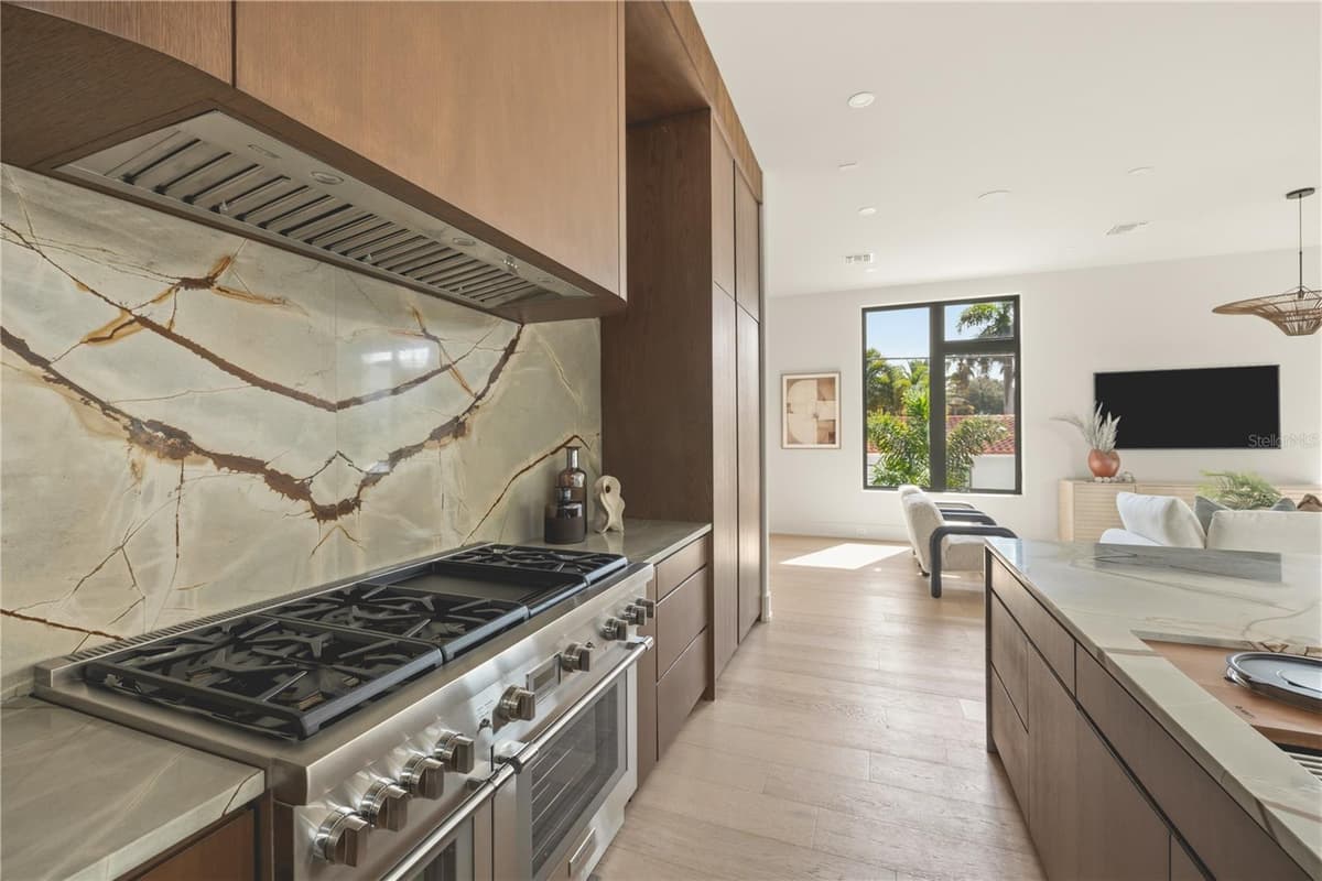 130 ADRIATIC AVENUE — photo 13 of 89