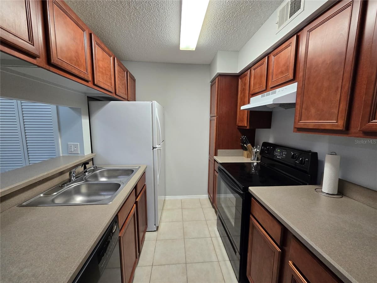 1401 PALMETTO AVENUE — photo 2 of 26