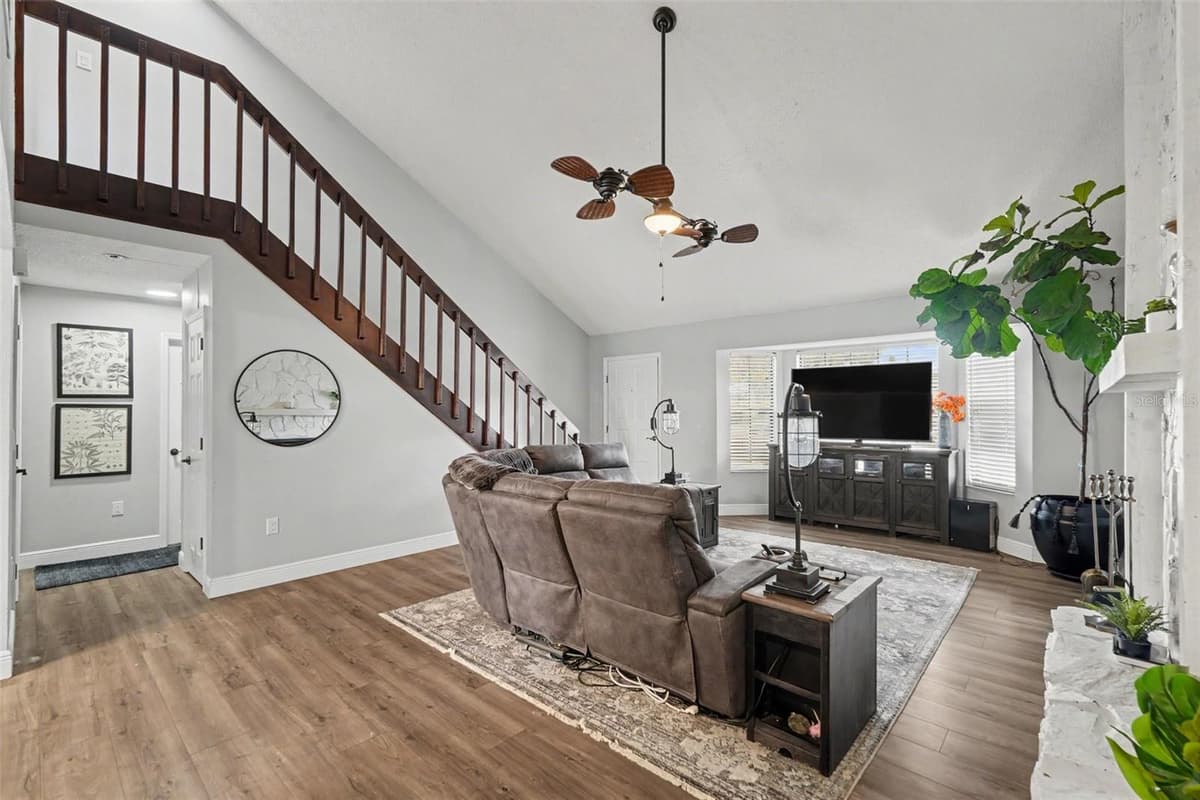 736 SANDY CREEK DRIVE — photo 4 of 26