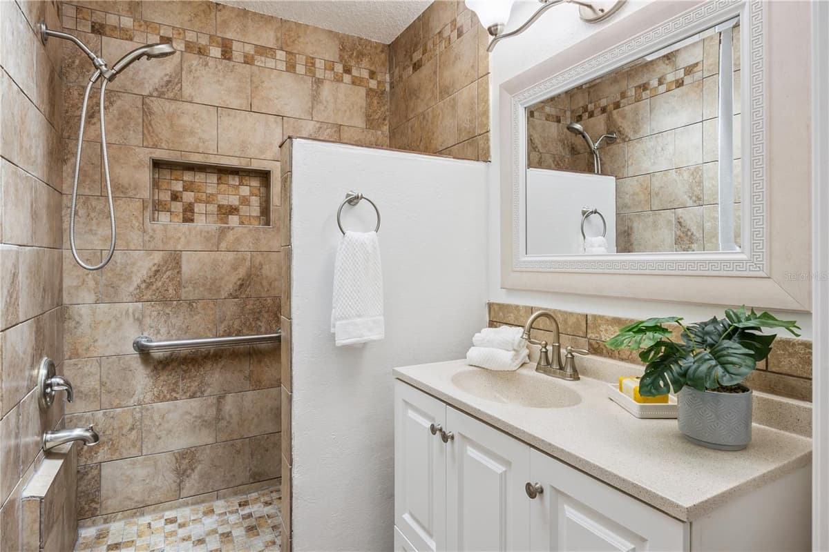 1256 PIN OAK DRIVE — photo 24 of 44