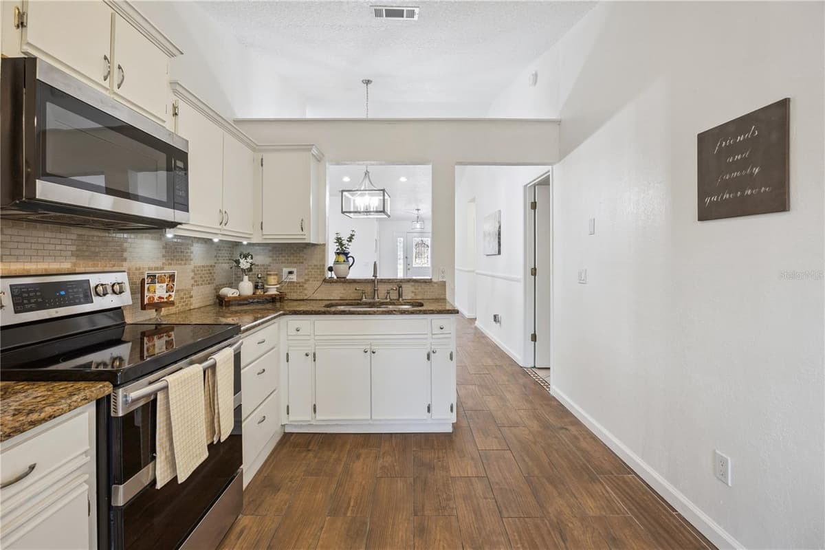 1256 PIN OAK DRIVE — photo 19 of 44
