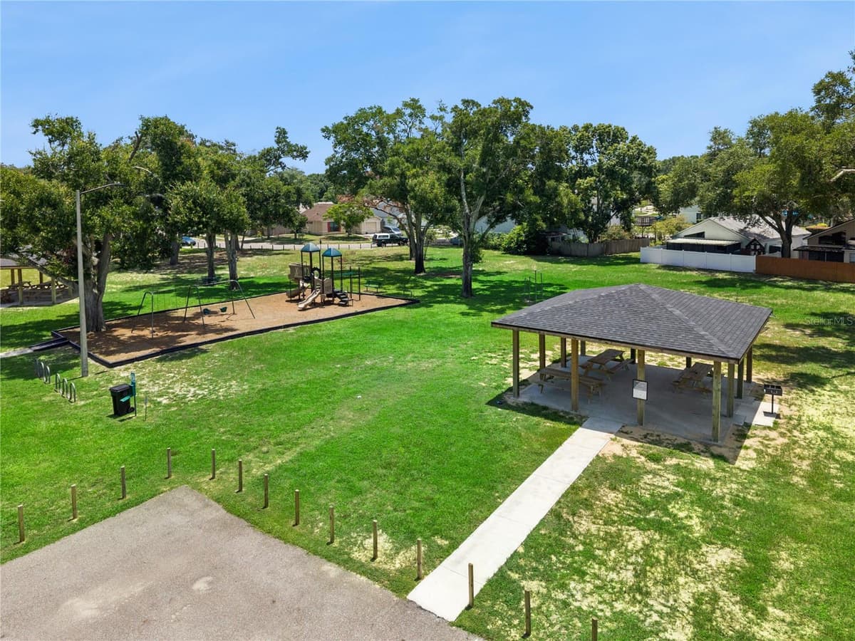 1256 PIN OAK DRIVE — photo 40 of 44