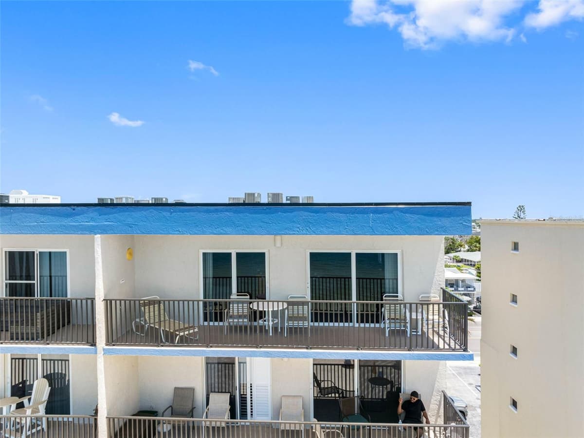 14300 GULF BOULEVARD — photo 22 of 35