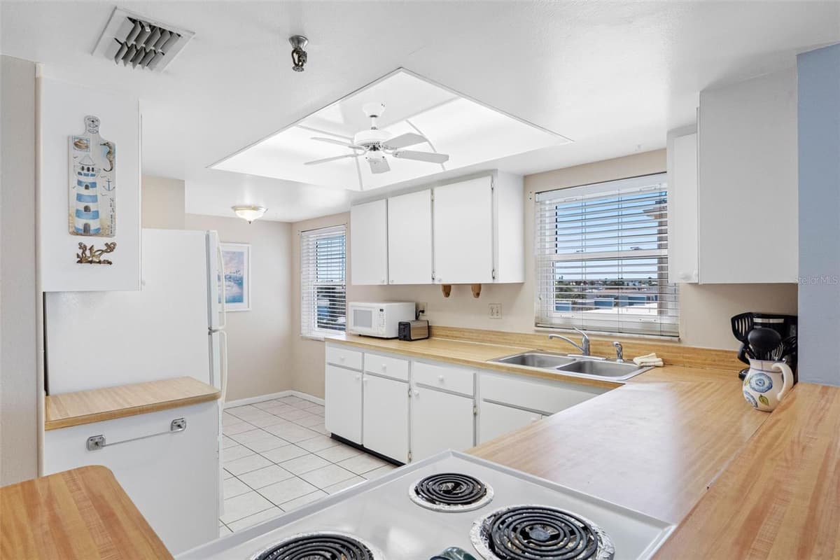 14300 GULF BOULEVARD — photo 11 of 35