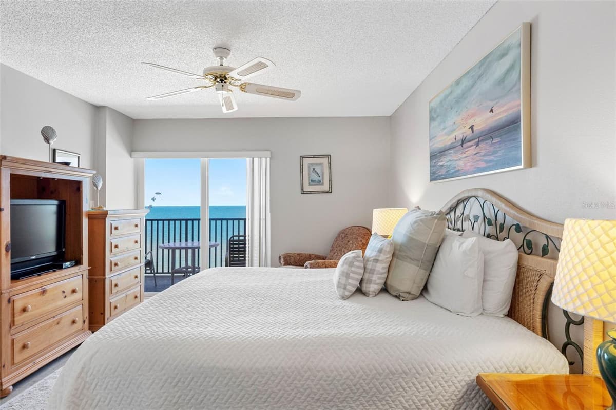 14300 GULF BOULEVARD — photo 18 of 35