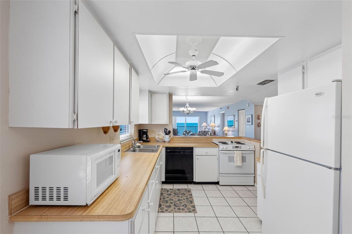 14300 GULF BOULEVARD — photo 13 of 35