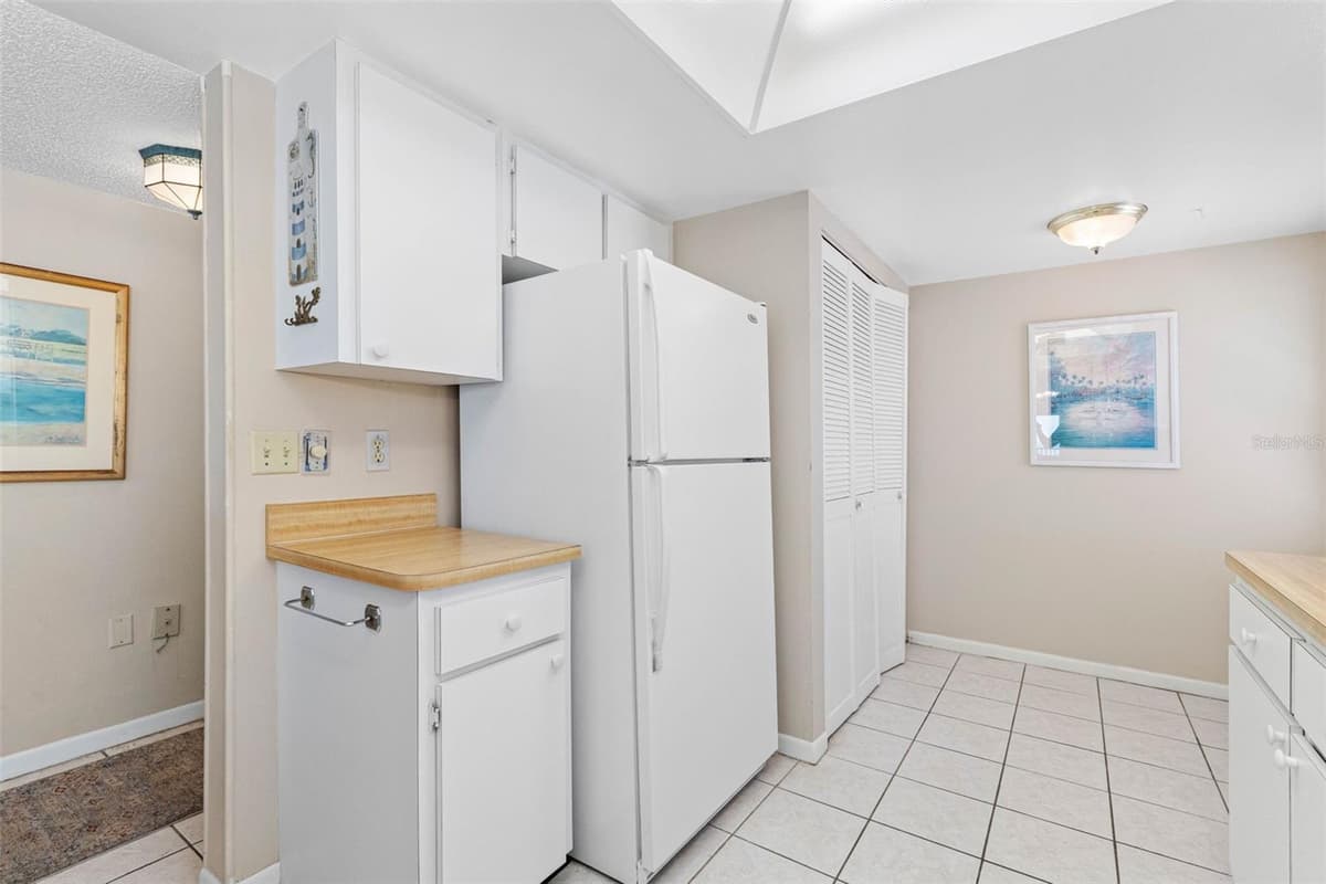 14300 GULF BOULEVARD — photo 14 of 35
