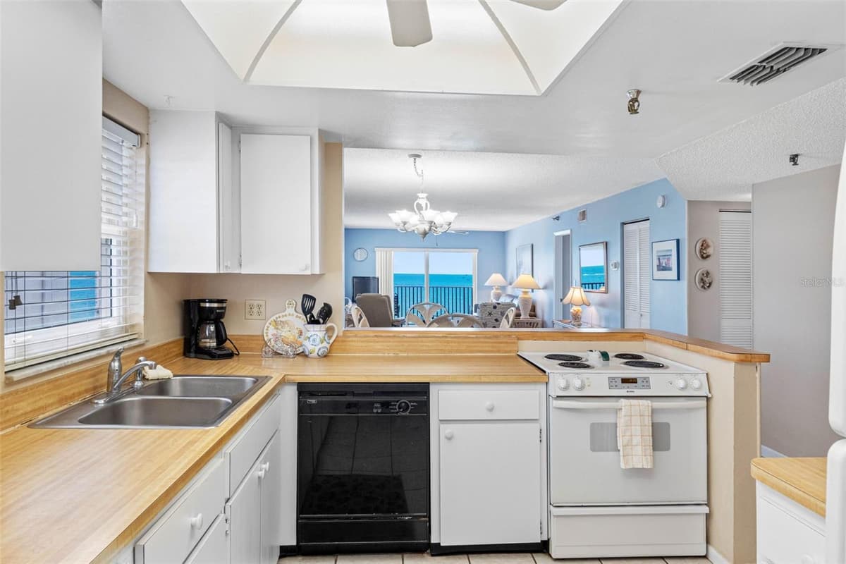 14300 GULF BOULEVARD — photo 12 of 35