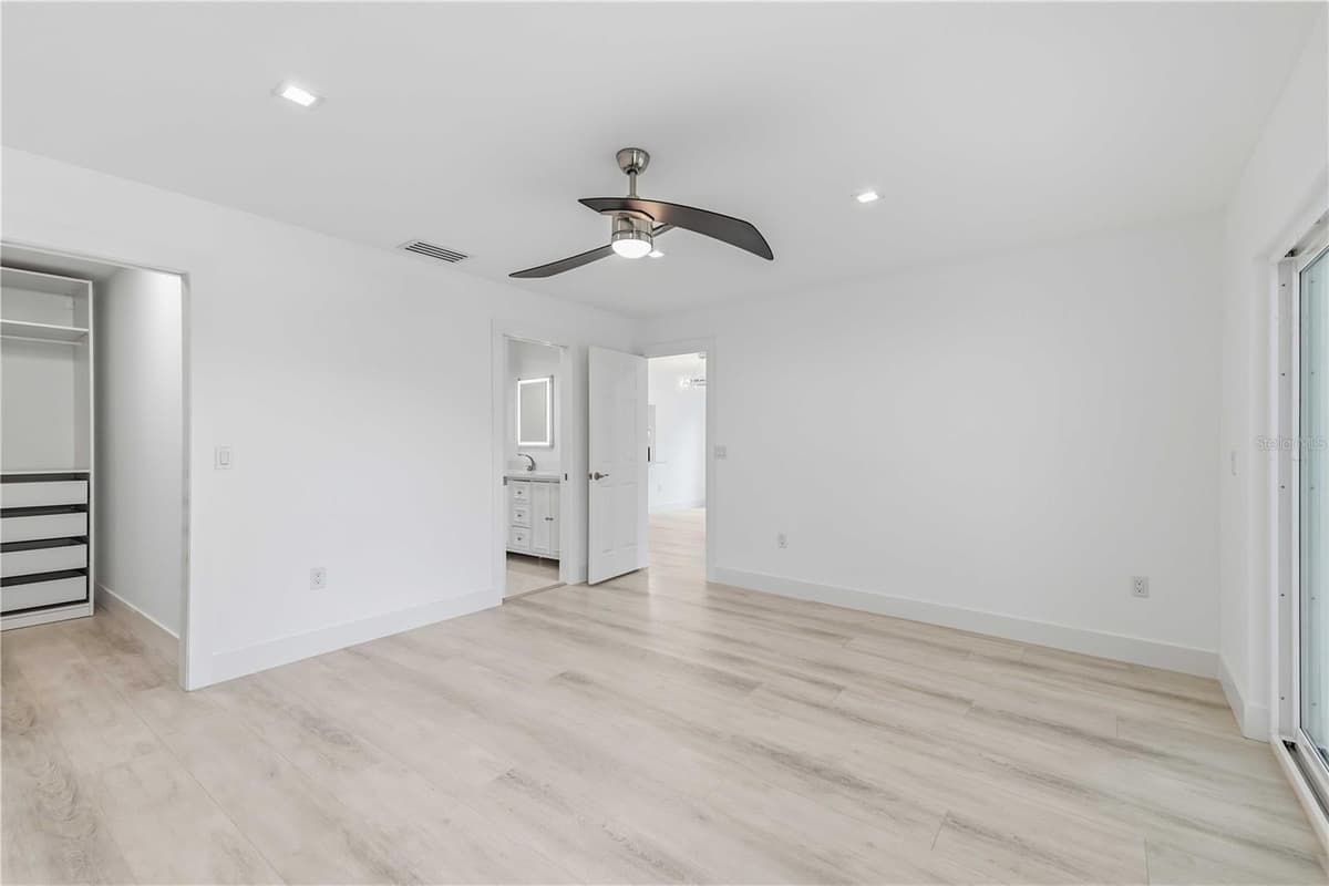 4756 OAK HILL DRIVE — photo 14 of 33