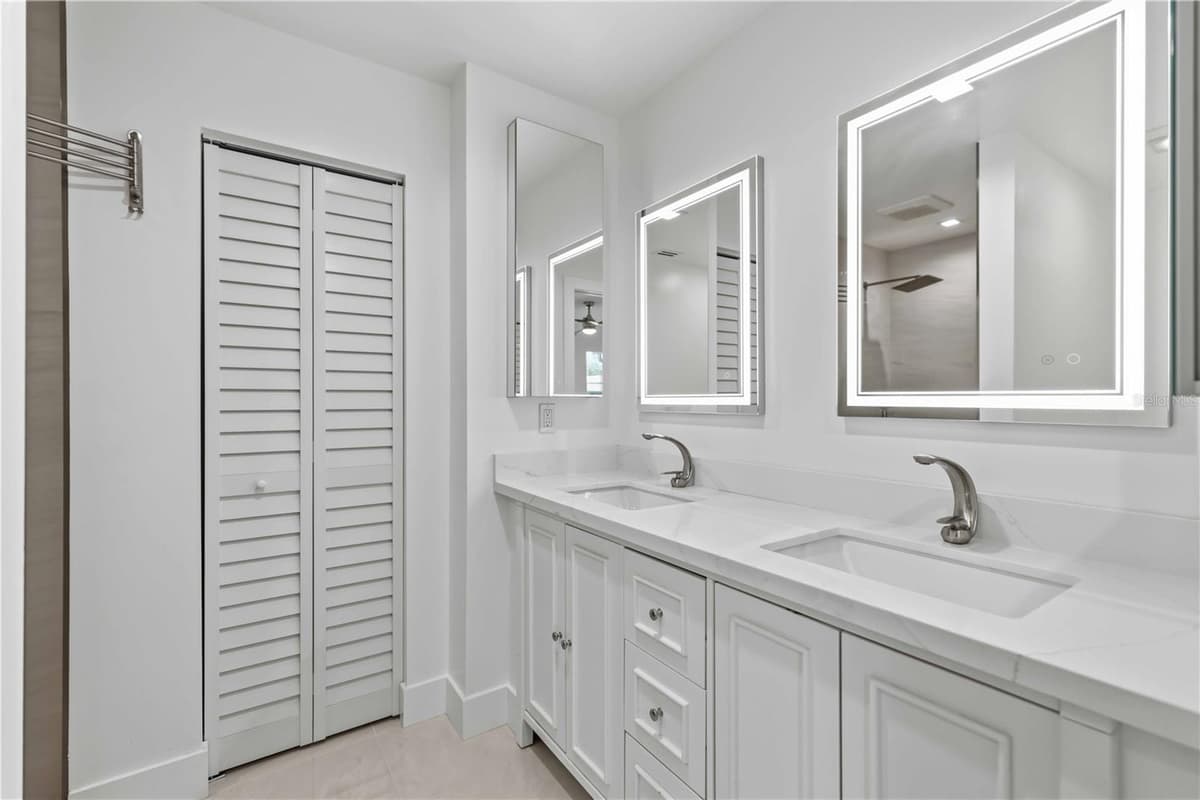 4756 OAK HILL DRIVE — photo 16 of 33