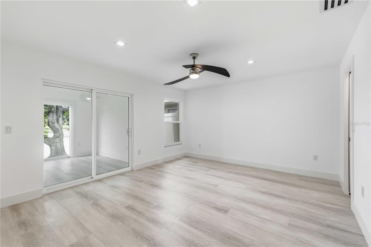 4756 OAK HILL DRIVE — photo 13 of 33