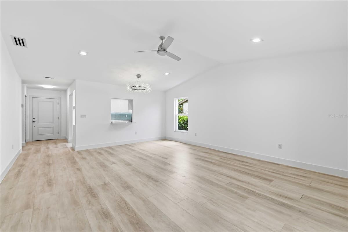 4756 OAK HILL DRIVE — photo 9 of 33
