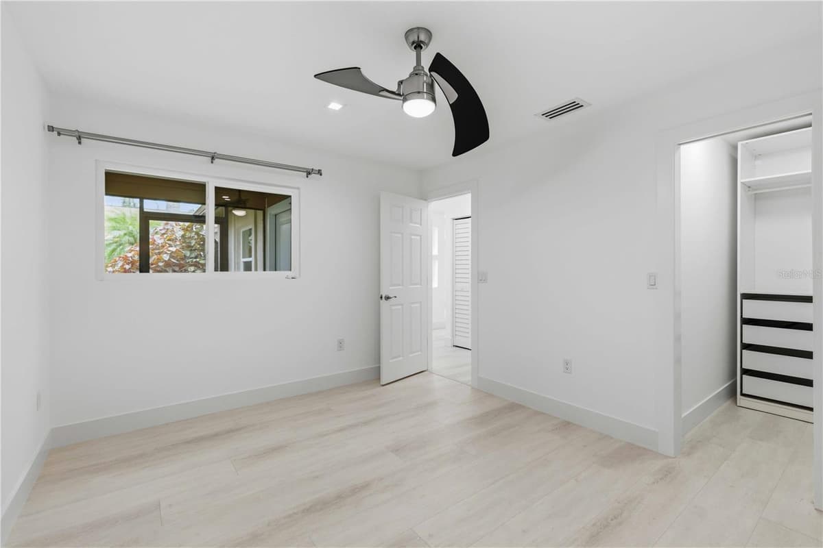 4756 OAK HILL DRIVE — photo 18 of 33