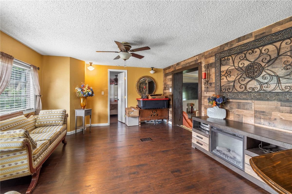 1733 OAKLAND ROAD — photo 9 of 46
